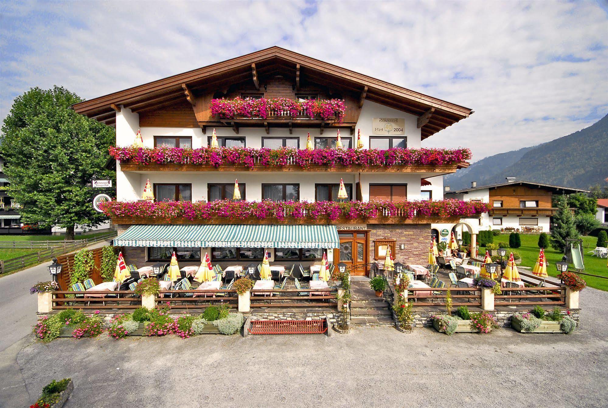 Hotel-Restaurant Sonnhof Radfeld Exterior foto